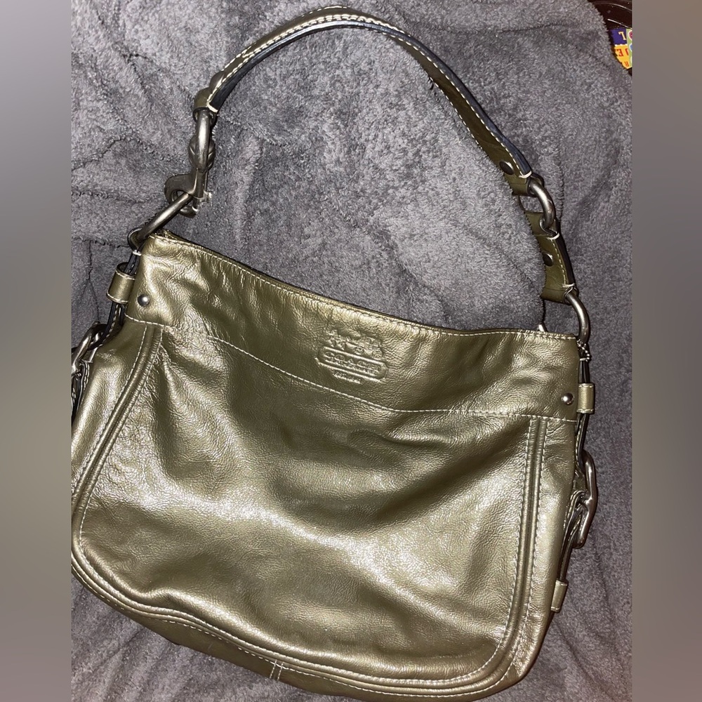 Very cute, stylish, comfortable Coach hobo bag.
